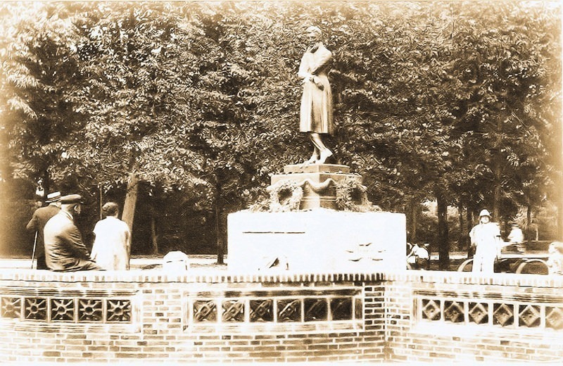 Heine-Denkmal 1932