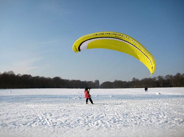 Gleitschirmfliegen Im Winter (Foto V. U. Masemann)